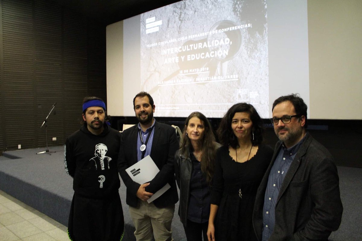 sebamawlen's tweet photo. Tejidos circulares. Interculturalidad, arte y educación.
Expositores, Alejandra Carriman, y quien les habla. Muy buena experiencia en el @ccplm 👏🏻 #mapuche #peib #interculturalidad #ccplm #mapuzungun #mapudungun https://t.co/j9X5v1EHCY