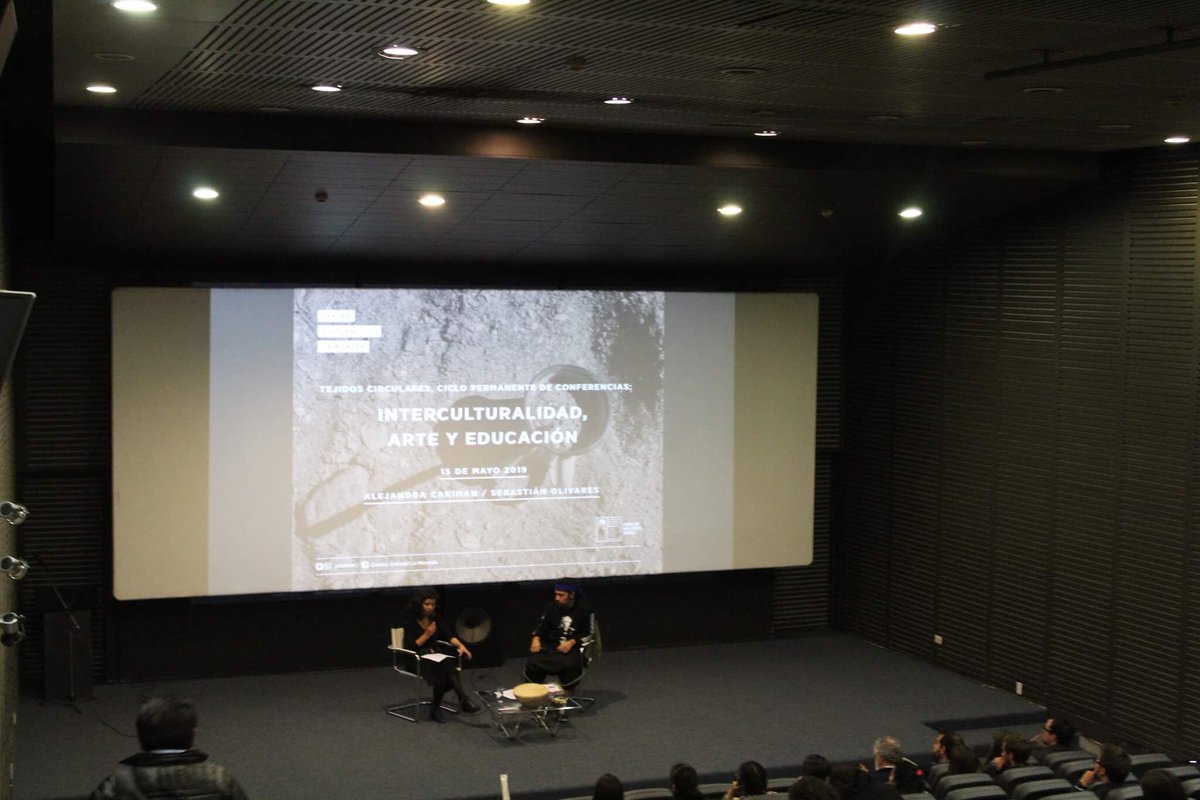 sebamawlen's tweet photo. Tejidos circulares. Interculturalidad, arte y educación.
Expositores, Alejandra Carriman, y quien les habla. Muy buena experiencia en el @ccplm 👏🏻 #mapuche #peib #interculturalidad #ccplm #mapuzungun #mapudungun https://t.co/j9X5v1EHCY