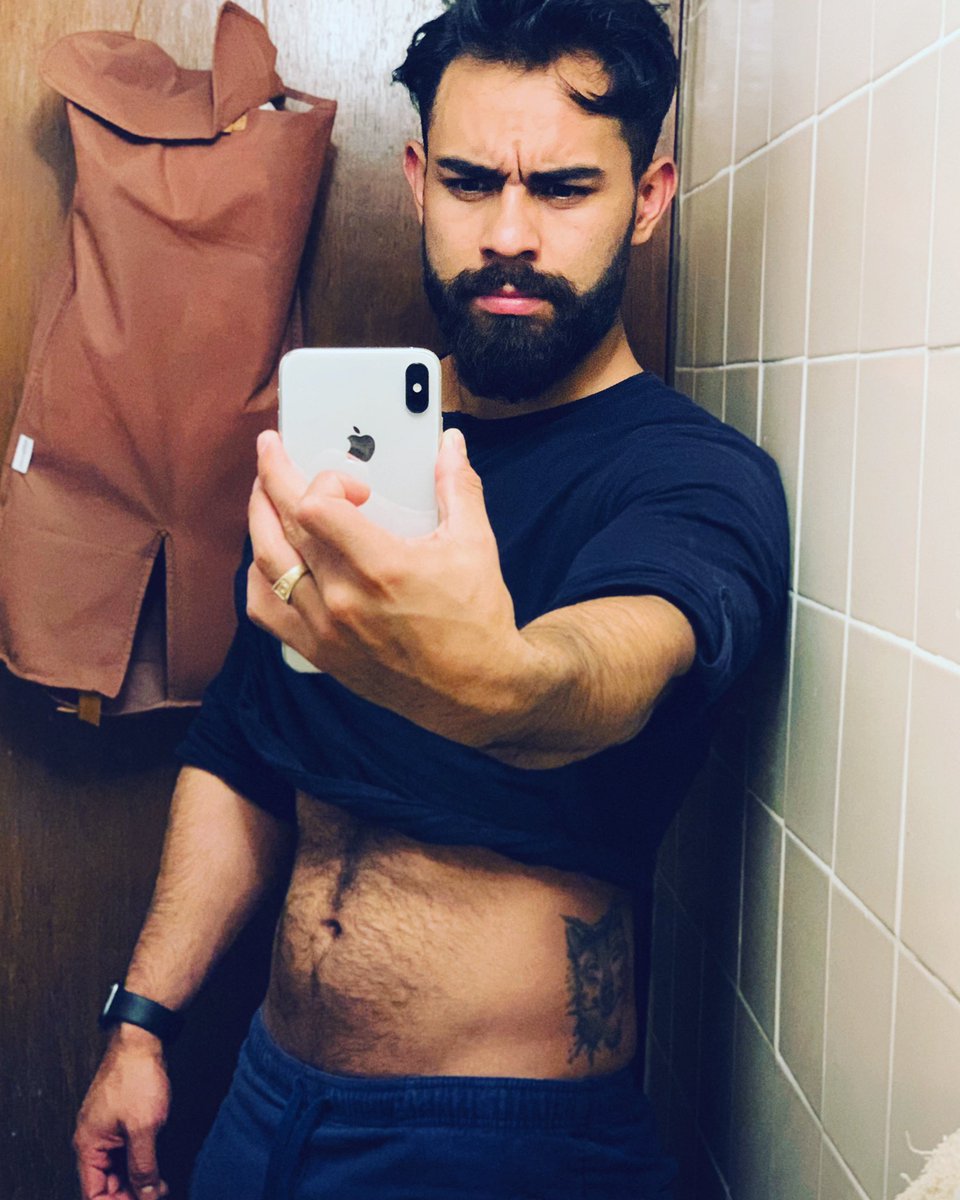 GeorgeGlezzGG's tweet photo. Un día te caes,y al otro te levantas... el objetivo es poder con nuestro propio peso ! 

#workout #armsworkout #legday #iniciodesemana #musclebeard #goals #gaymexico #gayboy #yvesrocher #networkmarketing #backworkout #noches #gaymexico #yvesrocherzac #GG #GGMen #Zacatecas https://t.co/CUVTdPcHx8