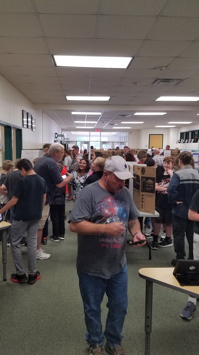 Spent the evening with @MrsRussScience  and <a href="/loubitty1/">D.Barron</a> listening to students present their science projects