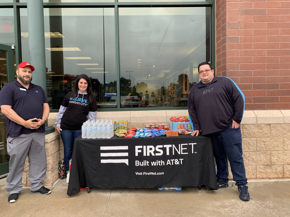 AaronWilliamsKC's tweet image. #teamwade showing our appreciation to veterans today with an #CarryTheLoad event. We Salute all our veterans today. Thank you for your service! #MoKanDo #POWERcentral #DarthWaders
#KAMO #Hunting4Number1 #LifeatATT @jennwade_ @jc1087 @KQ0457