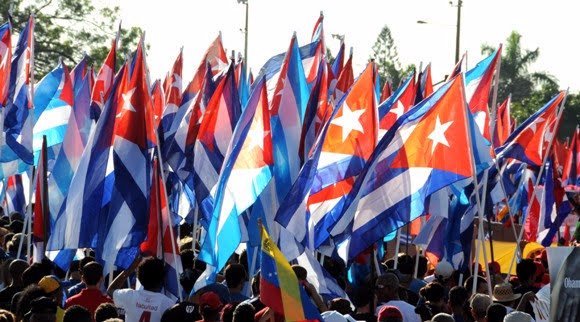 AlainRobertGar1's tweet photo. Los jóvenes cubanos fieles a las ideas de Marti y Fidel nunca le fallaremos a la revolución y estaremos listo para lo que sea necesario por eso decimos #NoNosEntendemos #LeyHelmsBurton #SomosCuba #SomosContinuidad https://t.co/mvkUVpSN0Q