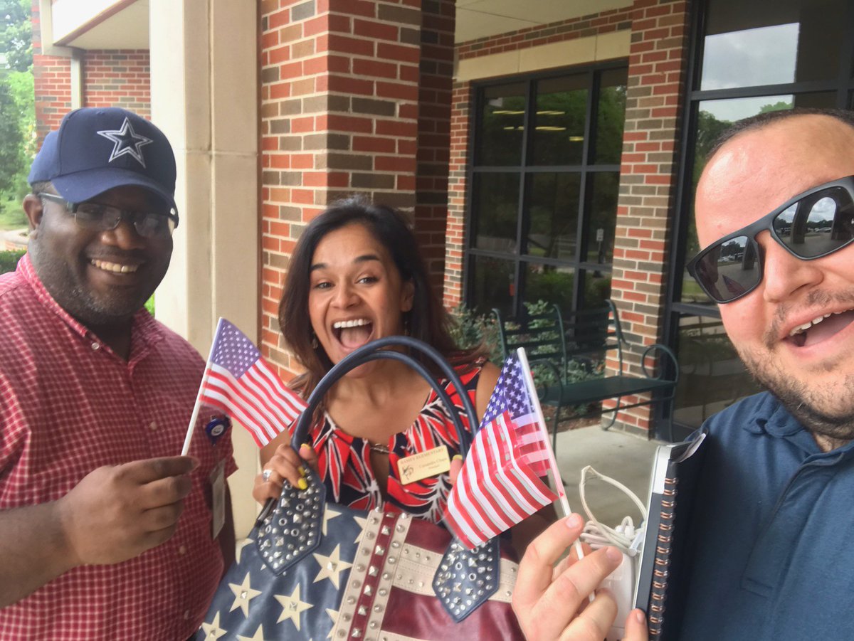 Got surprised by the #SuperSteves today. Couldn't let them leave w/o #addingvalue to their #FreedomWeek by choosing a #PatrioticPrize from the Freedom Bag. They chose wisely! 🇺🇸🇺🇸
#RameyWay #work4win 
<a href="/TylerISDSocStu/">Tyler ISD SocStudies</a> <a href="/SusanGronow/">Susan Gronow</a>
#tylerisdlead