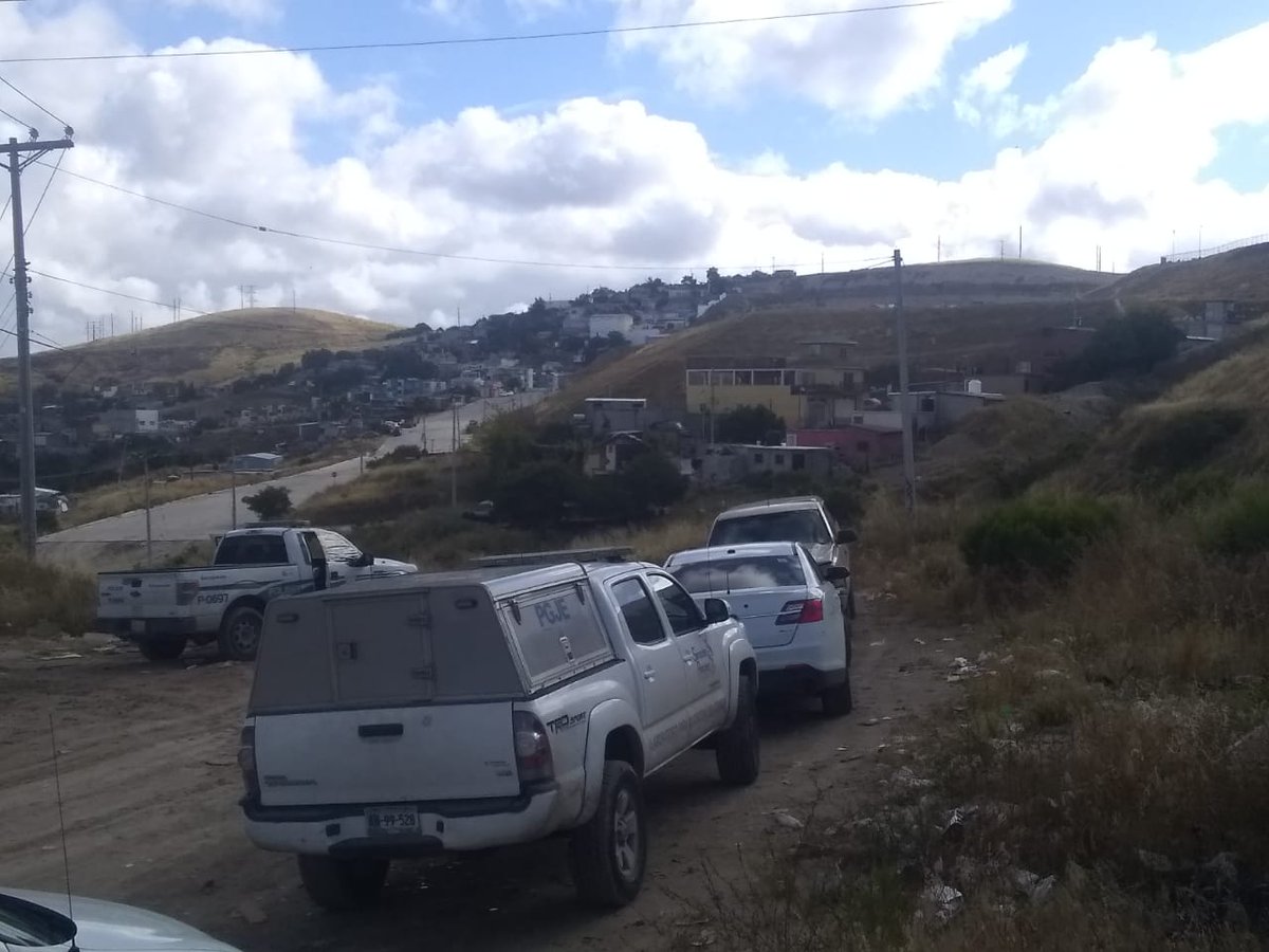 LaJornadaBC's tweet photo. #SanchezTaboada Vecinos del Fraccionamiento Lomas de San Martín de la delegación Sánchez Taboada reportaron el hallazgo de una persona decapitada en la falda de un cerro
https://t.co/iOverzejYm https://t.co/wOlJpz175y