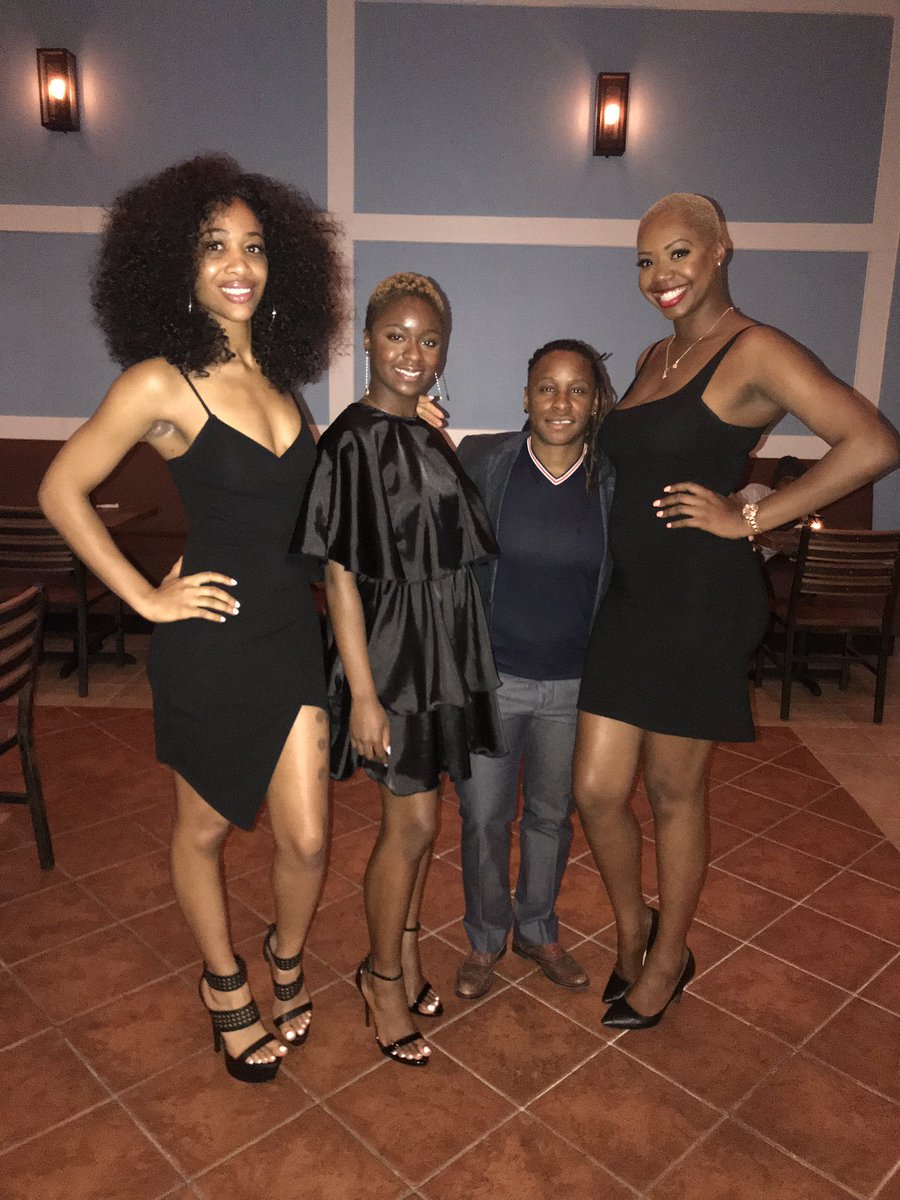 ROETheAgency's tweet photo. Such an Awesome Night! Our supermodels @highsociety_k @Ms_Toguchi + @Liabutterfly14 served as @foudrevodka Promotional Models for a dope evening at #timothydeanrestaurant!! #HarleysAngels pictured here with Foudre Vodka CEO/Founder! #BOOKED 🍸 https://t.co/QiAdQhzi0M
