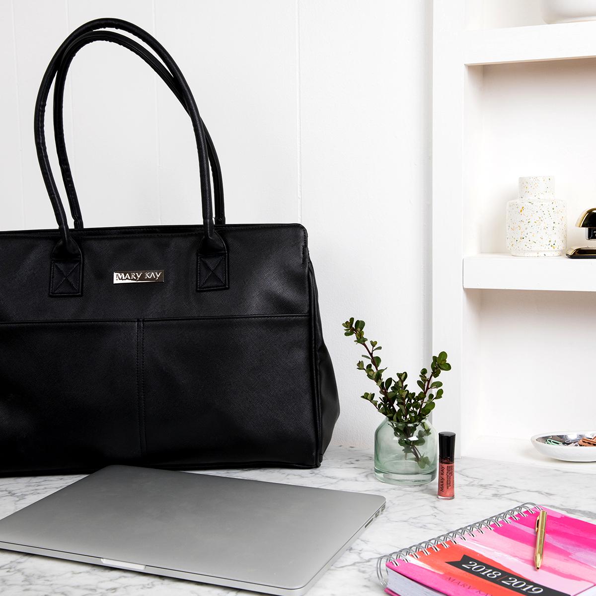 AmandaFlood2's tweet photo. Your new journey starts here! 👜 Ask me about the benefits of starting your own #MaryKay business! https://t.co/VywmaUHoQe