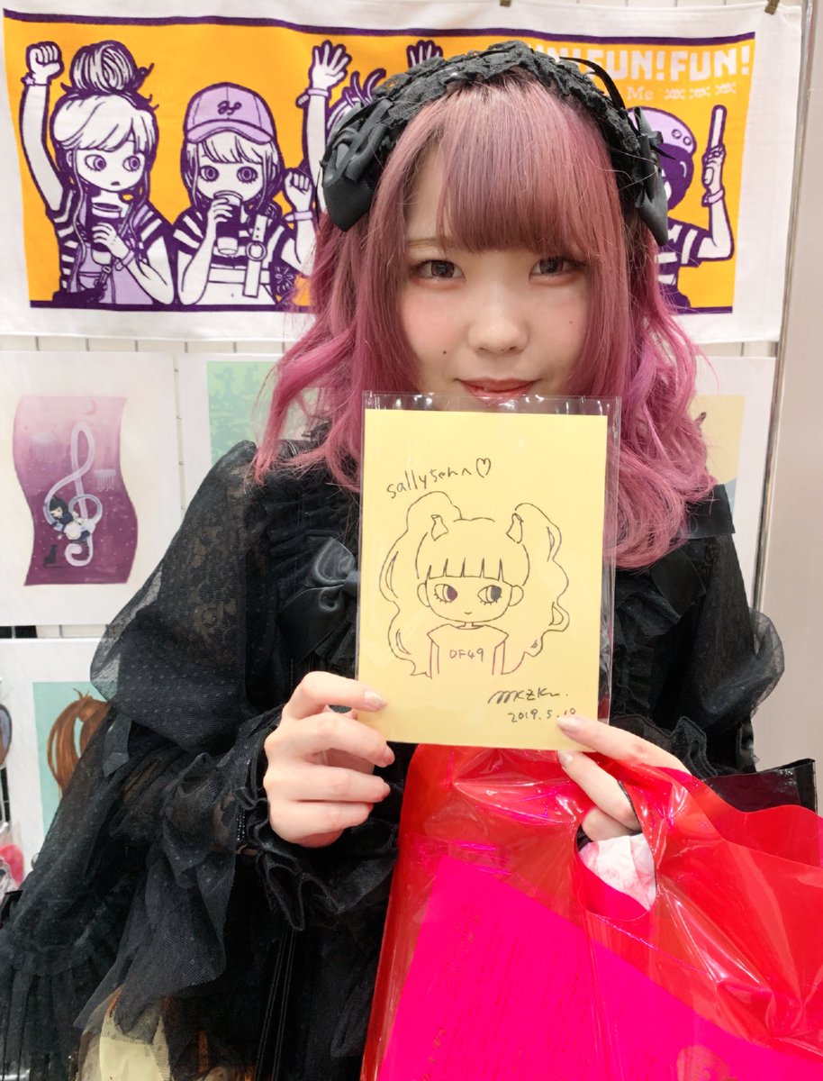 ミカヅキ イラストレーターのsally Usawitch ちゃん おなかすいたtシャツをゲットしてくれました わたしが雑誌keraで扉イラスト連載してる時に好きになってくれたらしく それ聞いた時すごく嬉しかった 8月にデザインフェスタギャラリーで ミカヅキ イラストレーターのsally Usawitch ちゃん おなかすいたtシャツをゲットしてくれました わたしが雑誌keraで扉イラスト連載してる時に好きになってくれたらしく それ聞いた時すごく嬉しかった 8月にデザインフェスタギャラリーで