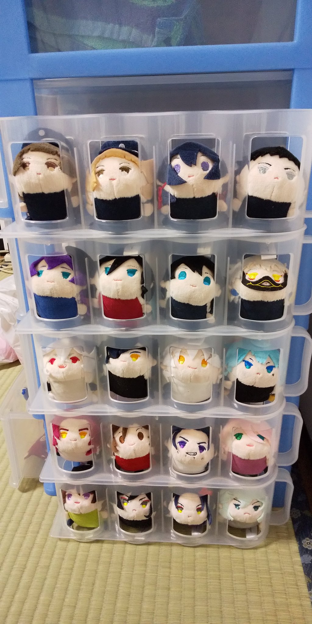 璃羅 加藤縫製所 もちマスの収納に便利な 百均の缶ストッカー 重ねて置けるので省スペースです 出してー 出せー 出してくださーい もちマス もちもちマスコット ダイソー