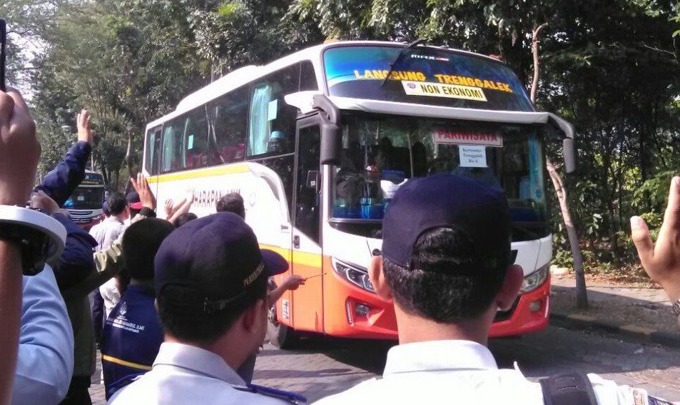ITS Siapkan 13 Bus Mudik Bersama Gratis untuk Lebaran 2019: Kampus ITS, ITS News – Pulang kampung atau mudik saat lebaran sudah menjadi tradisi masyarakat Indonesia dari tahun ke tahun. Untuk membantu masyarakat sekitar agar bisa mudik dengan nyaman saat… dlvr.it/R56HGF