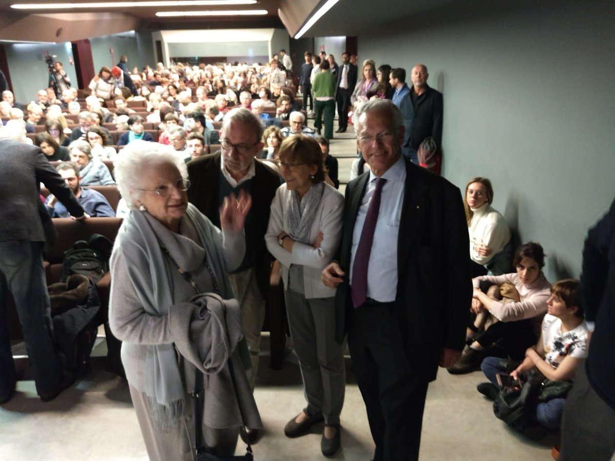 Una bellissima serata con #lilianasegre per parlare della “nostra” proposta di legge contro #HateSpeech. Liliana racconta come risponde senza odio agli odiatori <a href="/demosolidale/">DemocraziaSolidale-DEMOS</a> <a href="/PastaStefano/">Stefano Pasta</a> <a href="/chiesadimilano/">ChiesadiMilano</a> <a href="/Montecitorio/">Camera dei deputati</a>