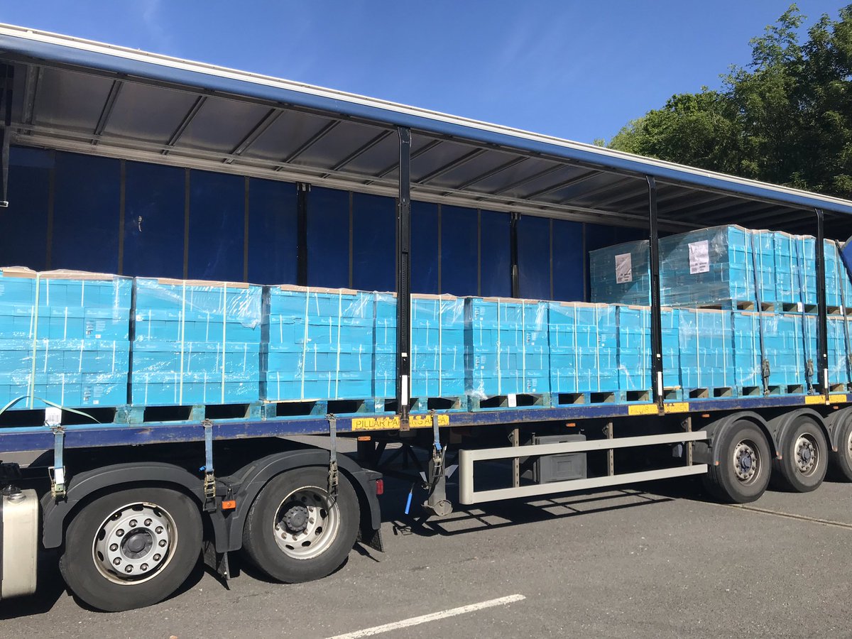 HumberbeatRoads's tweet image. Very first wagon onto site insecure! Carrying copier paper. Driver reported #insecureload #832