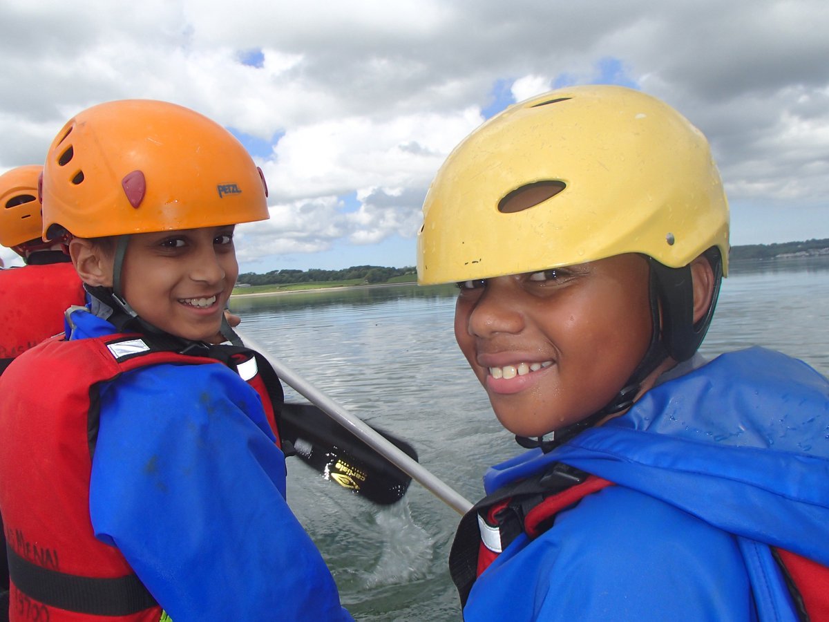 BuckinghamPrep's tweet photo. The sun is shinning for #Year6 😎. Their first day in #Wales looks brilliant. We wonder what they are up to today 🤔 ?! #outdorlearning #teamwork #watersports #makingfriends #residentialtrip https://t.co/4KjZ2GlVeB