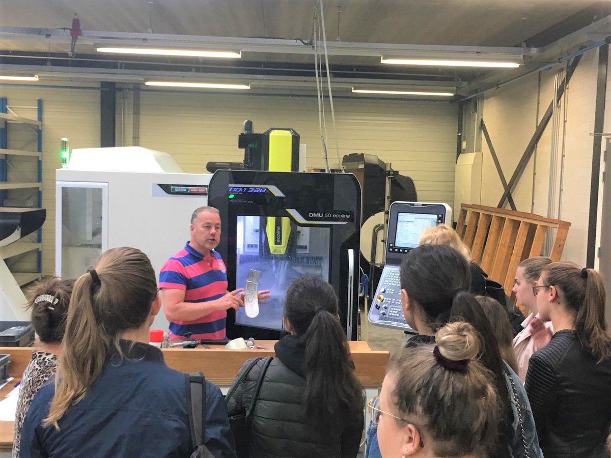 Meiden On Tech Tour <a href="/HartvanBrabant/">Hart van Brabant</a> zijn nu met 50 leerlingen bij <a href="/FocalMeditech1/">Focal Meditech</a>  en het <a href="/ETZnl/">ETZ</a>  in de <a href="/gemeentetilburg/">gemeentetilburg</a> #maketechyours @DTW2019 <a href="/MidpointBrabant/">Midpoint Brabant</a> #deltaplantechniek #dtw2019