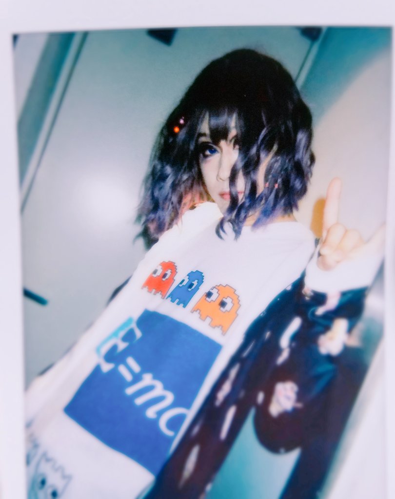 パロル びび 次回未定 誘ってください セッションのtシャツは 下北沢のしゃれおつは古着屋で 買ったの かわいかろう びxび チェキは今度からもっと あかるいところで撮ろう 盛れない びxび