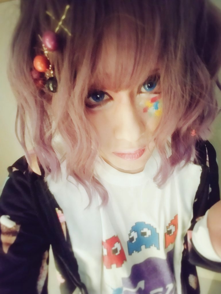 パロル びび 次回未定 誘ってください セッションのtシャツは 下北沢のしゃれおつは古着屋で 買ったの かわいかろう びxび チェキは今度からもっと あかるいところで撮ろう 盛れない びxび