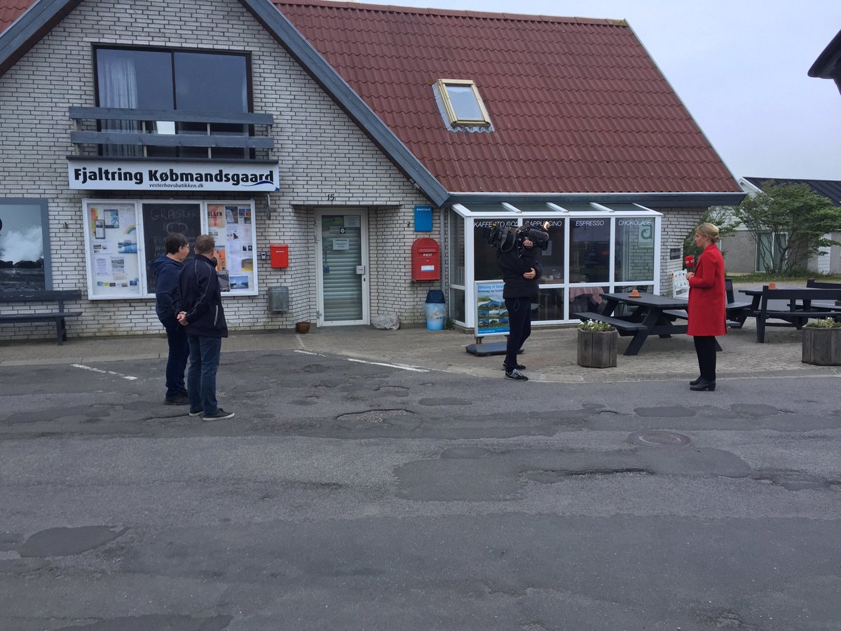 minlandsby's tweet photo. ⁦⁦@Landdistrikter⁩ fra @LDFdk⁩ og Birthe fra Fjaltring Købmandsgaard er direkte på @tv2news for at fortælle om lånemuligheder i #landdistikerne https://t.co/RRb9hdsfsN