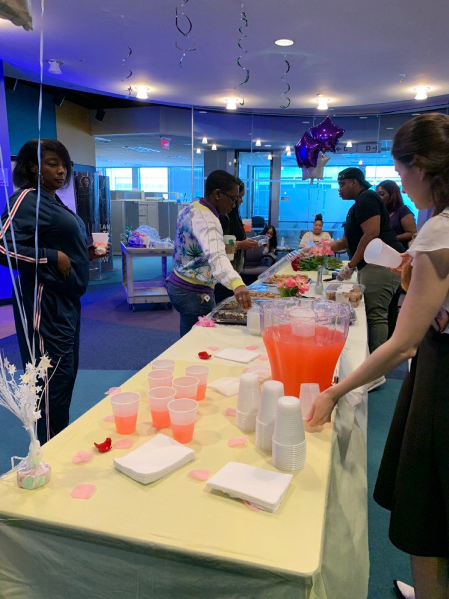 BrandiHallaway's tweet photo. Atlanta ISM celebrates Mother's Day! Our D&amp;I Team is the best! Dessert Buffet and Roses - How Sweet! #Appreciation
#TeamPearson #AtlantaISM https://t.co/JV5JLjoAgj