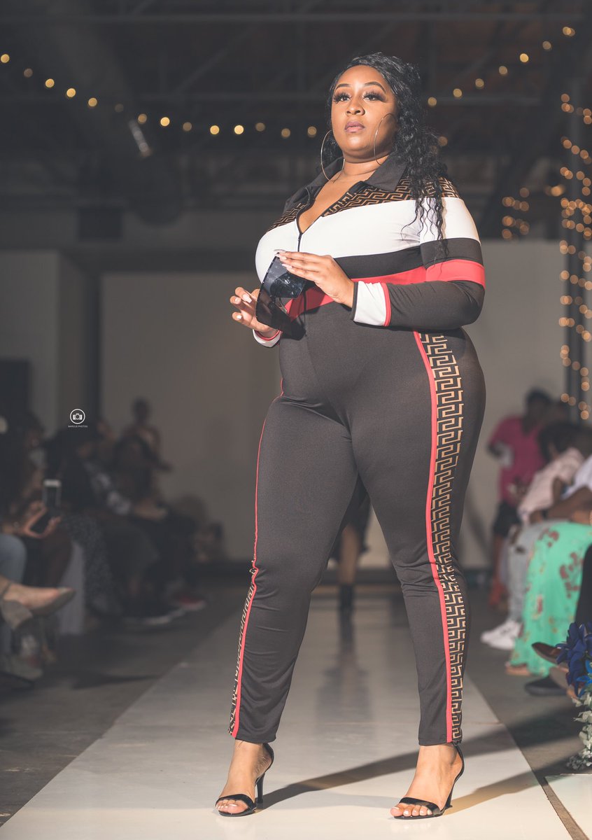 cuteassegg's tweet photo. My first Fashion Show was a success! I can now ✅ runway model of my 2019 goal list. #PlusModel https://t.co/sJ5trtYen0