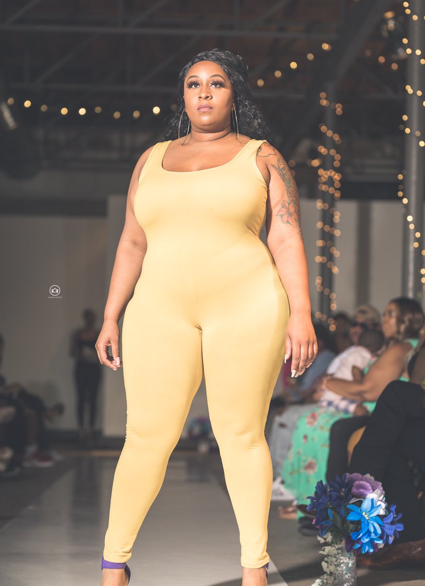 cuteassegg's tweet photo. My first Fashion Show was a success! I can now ✅ runway model of my 2019 goal list. #PlusModel https://t.co/sJ5trtYen0