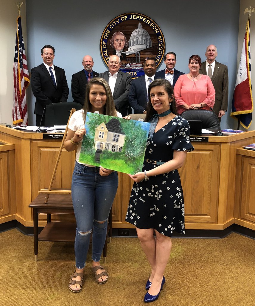 CONGRATULATIONS Britni Spencer, winner of the Mayor's Choice Sketch Day Award for her beautiful painting of the Standish House! Britni captured the lovely architecture of this home in the Capitol Avenue redevelopment area. Love the vibrant colors! 🎨