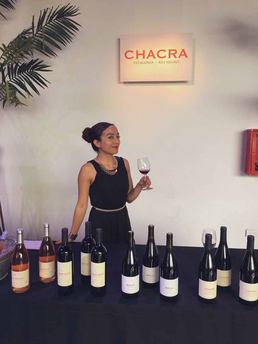 soyestefi_'s tweet photo. Este fue el Primer día de Feria Umami.
Representando a @bodegachacra 
Muchas Gracias @sommenite por confiarme la responsabilidad de comunicar esta representativa bodega de la Patagonia con terrible Vinos🙌🏻 https://t.co/I9P8Sf39gq
