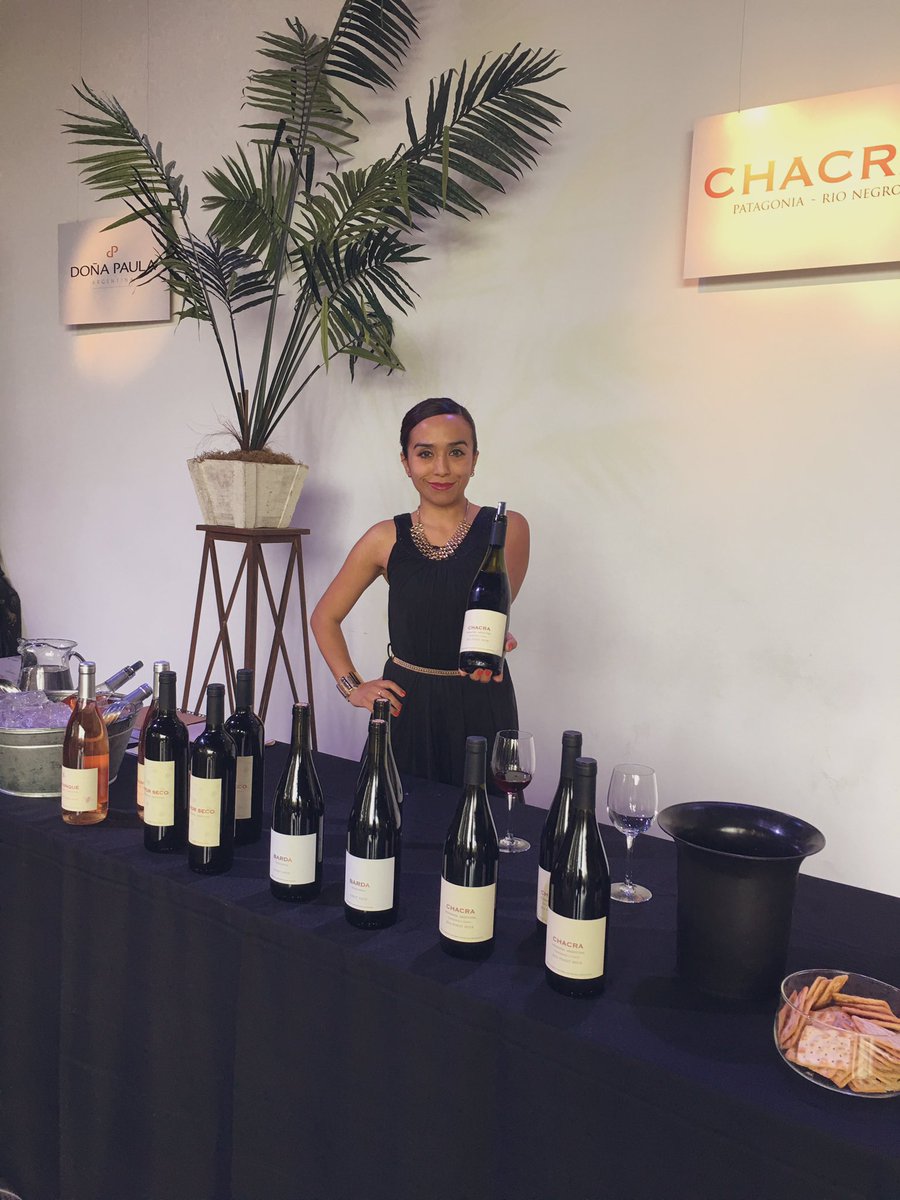 soyestefi_'s tweet photo. Este fue el Primer día de Feria Umami.
Representando a @bodegachacra 
Muchas Gracias @sommenite por confiarme la responsabilidad de comunicar esta representativa bodega de la Patagonia con terrible Vinos🙌🏻 https://t.co/I9P8Sf39gq