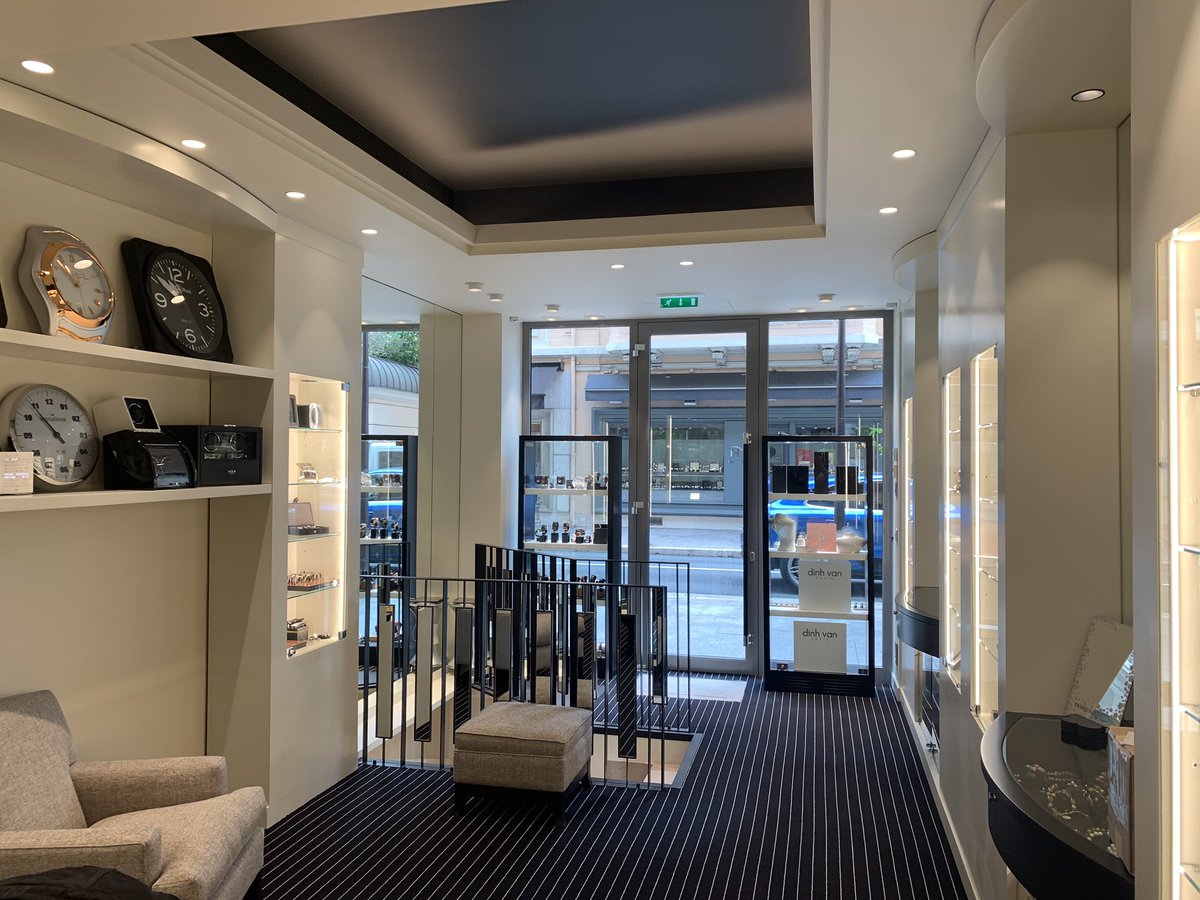 Bonjour tout le monde, notre boutique a été entièrement rénové pendant plusieurs mois. Nous sommes impatients de vous accueillir à nouveau pour vous faire découvrir nos nouveautés, en #horlorgerie et en #bijouterie ! 📍31 Bd des Moulins #Monaco