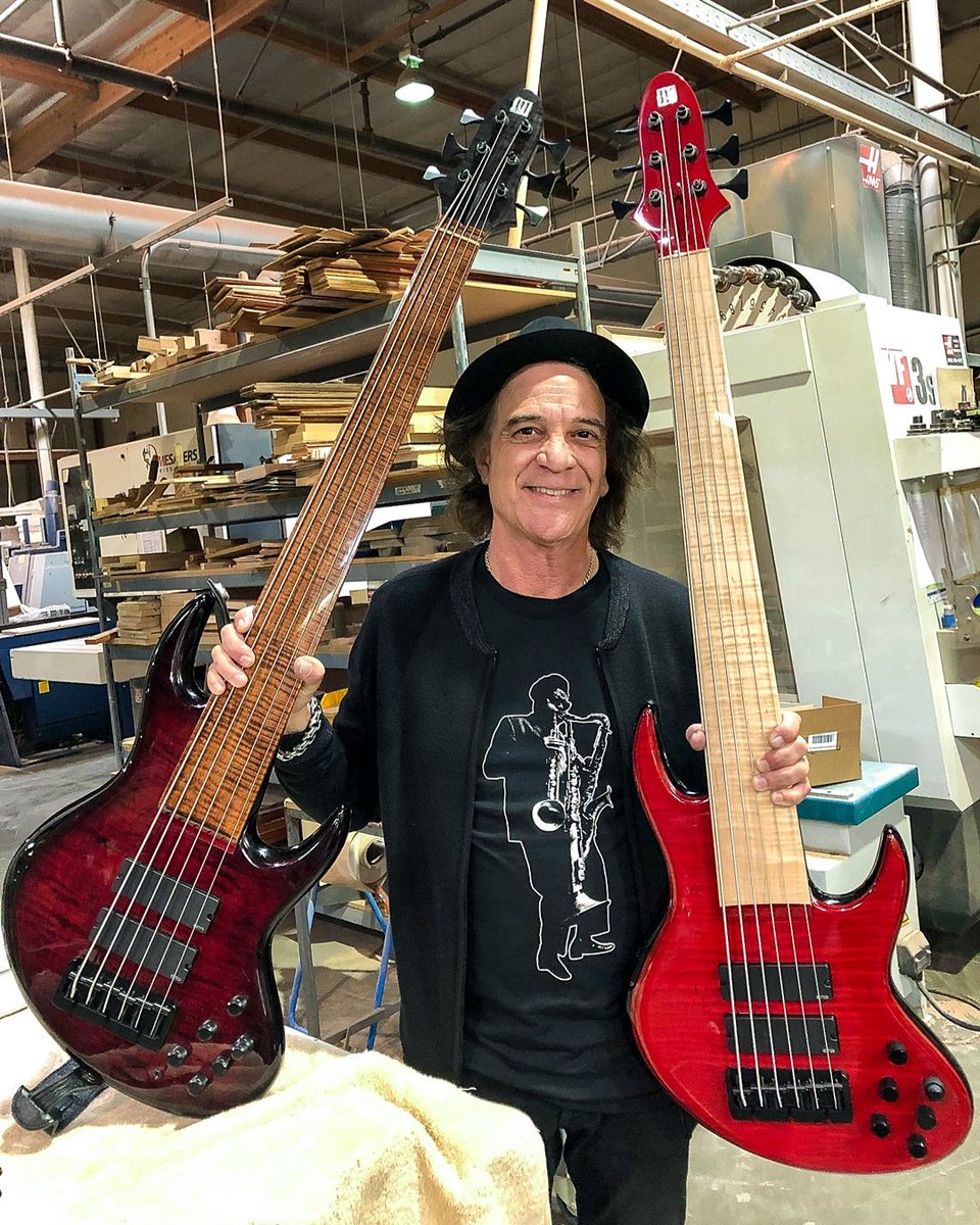 miuraguitars's tweet photo. Robert Pag's new gear, MB-R 6st fretless, hehehe😎 Pag -> @robbiepag
#music #live #bass #bassguitar #bassplayer #bassist #bassporno #bajo #miuraguitars #miuraguitarsusa #RobertPag https://t.co/RF9xGld53y
