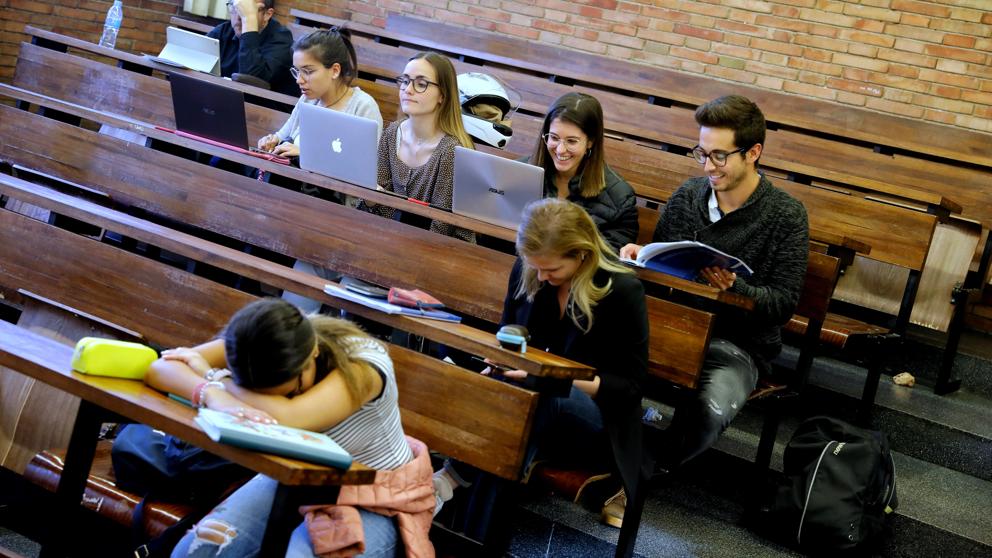 xals66's tweet photo. Los universitarios prefieren un buen profesor aunque no use tecnología
Los cambios metodológicos existentes en algunos centros se producen por iniciativas de determinados docentes activos pero no es una cuestión sistémica
#2019TopProgram https://t.co/tnMr0Ogyah https://t.co/L2LmLWAXIU