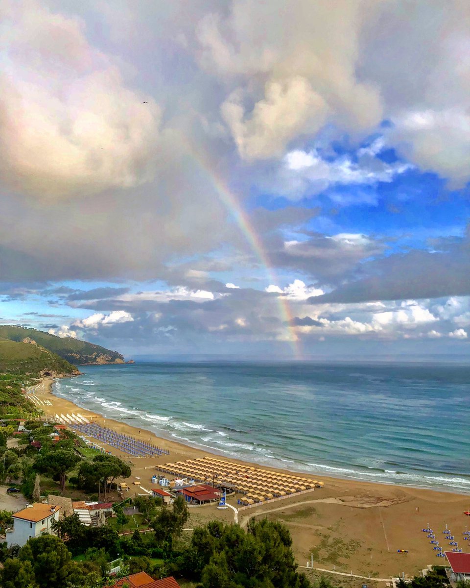 📷 #MeteoScatto da <a href="/Sperlonga/">Sperlonga</a> con l'arcobaleno che si tuffa nel Tirreno