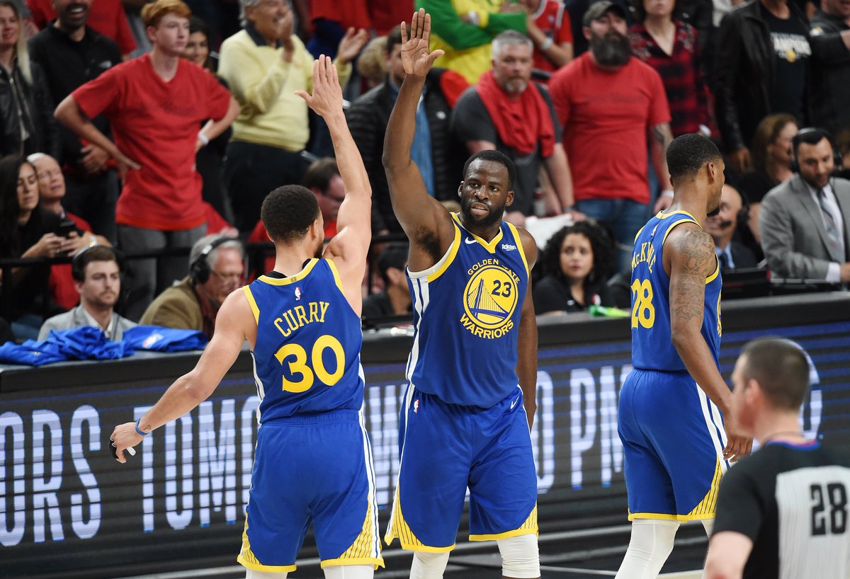 NBAspain's tweet photo. Los PRIMEROS COMPAÑEROS en firmar un triple-doble en la historia de los #NBAPLAYOFFS en un mismo partido

Steph Curry: 37 PTS, 13 REB, 11 AST
Draymond Green: 18 PTS, 14 REB, 11 AST https://t.co/fvUBDgpS4N