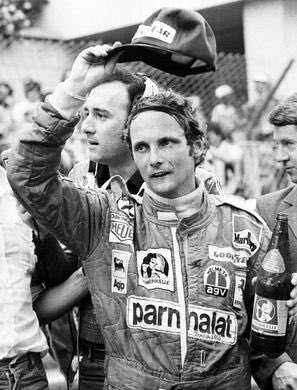DorsetLondoner's tweet image. No!! #Niki 

But, now reunited with his great nemisis &amp;amp; friend #wheeltowheel #RIPNiki #F1