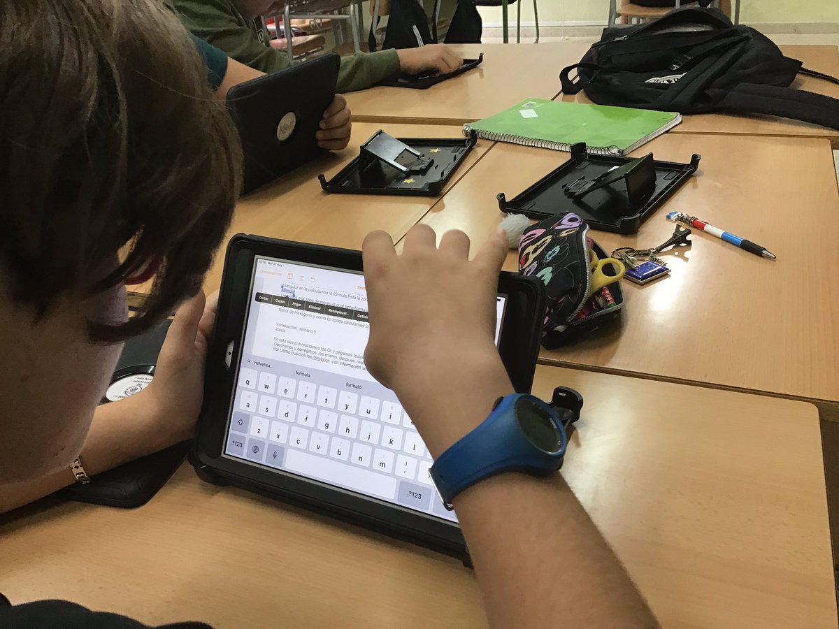 Perduts2's tweet image. Corrigiendo los guiones de mates 📝⌨️#4EI #mates