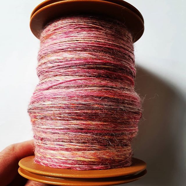 calcitestar's tweet photo. My latest spin in progress Cosmik Debris by @jarbontextiles Aiming for a 4ply weight to make a lacy summer cardigan.
#spinningyarn #fibrecraft #yarncraft #yarnspinning #majacraft #yarn #johnarbontextiles https://t.co/qpO8M8K3zv https://t.co/UQbgI84qQg