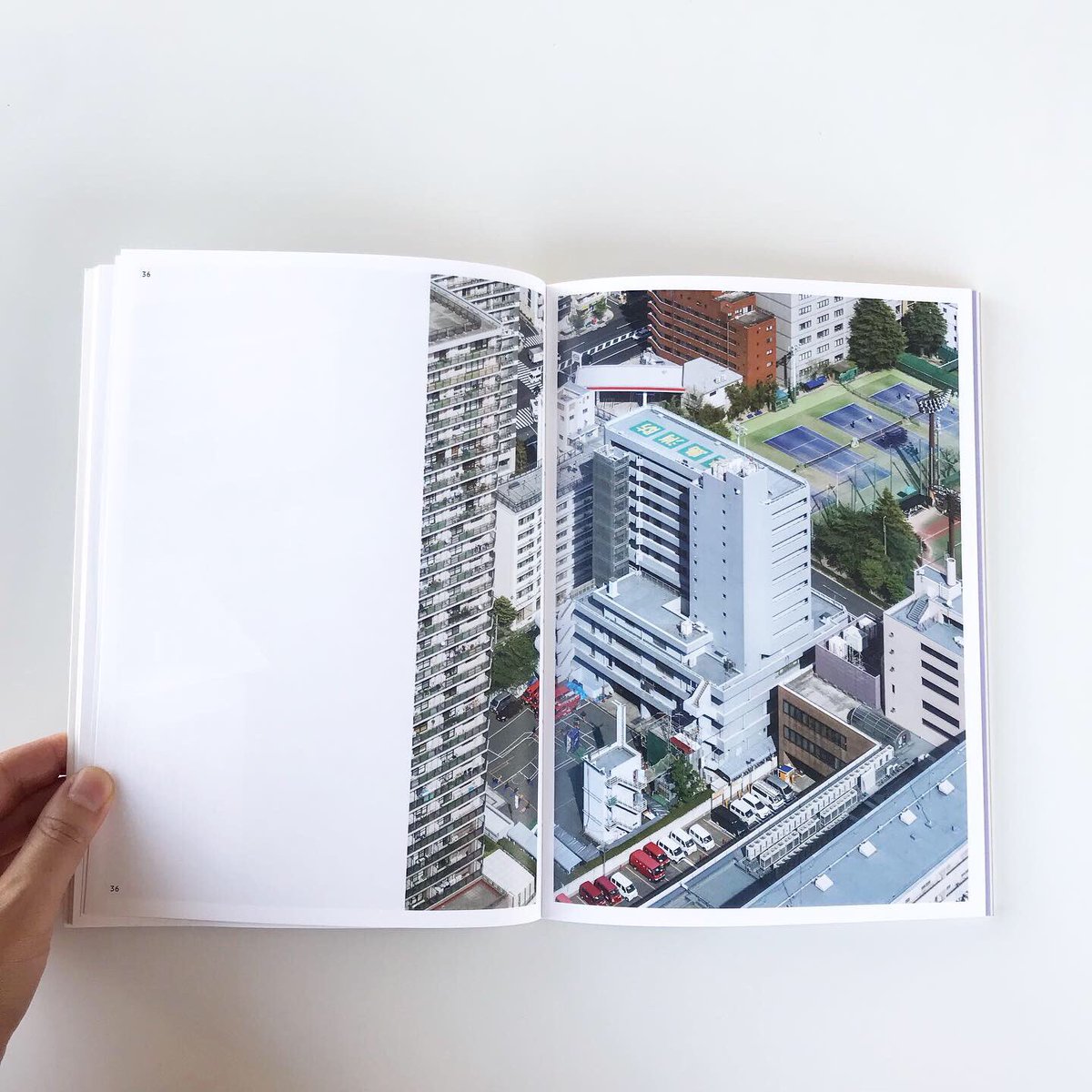 ghost__books's tweet photo. <Location | 최용준>들어왔습니다. 최용준 사진가가 2015년~2018년 사이에 찍은 동아시아 대도시의 건축적인 단면을 담고 있습니다. | 발행: 사월의눈 | 정가: 38,000원 https://t.co/kCFBSrHVkF
