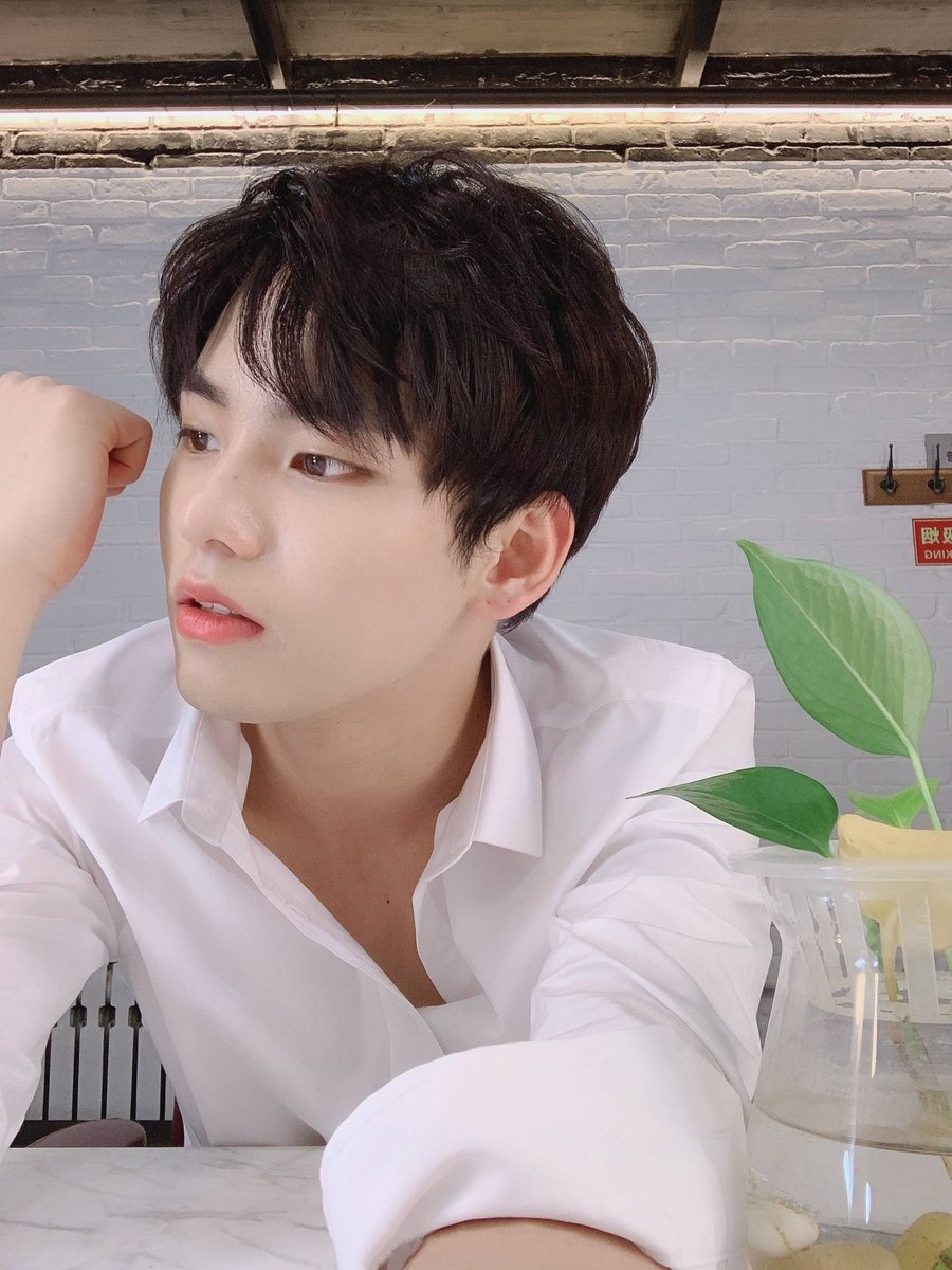 UNINE_YMMING's tweet photo. 想和nano们告白，谢谢成为我继续努力最重要的原因，谢谢让一切变得值得
我爱你们

#创意表白大赛 https://t.co/1AeIoYuevW