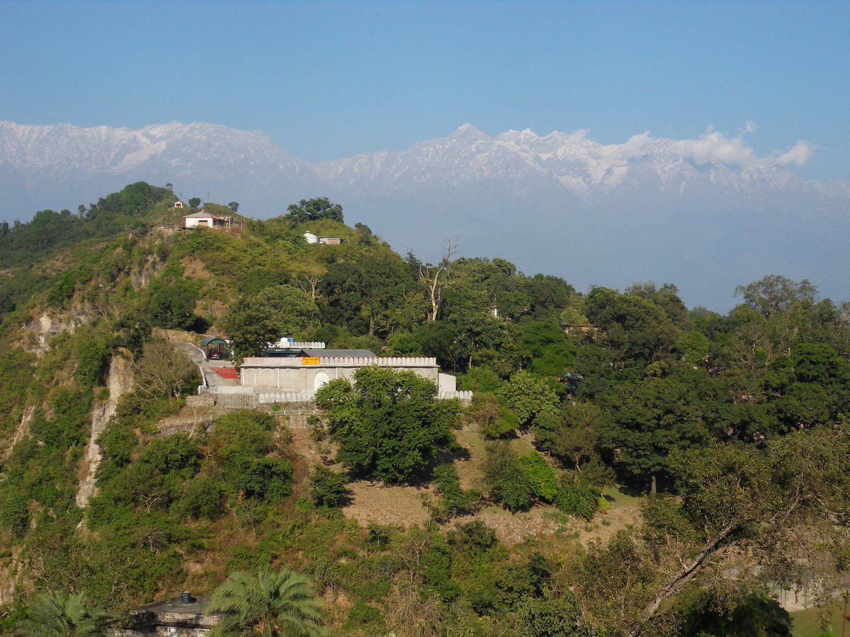 Kangra one of the Himachal’s most beautiful valleys. #kangravalley #kangra #himachalpradesh #dhauladhar #himachal #awesomehimachal #kangrafort #travelling #travel #traveller #landscapephotography #travelphotography #incredibleindia #himachaltourism #mountains #hillstation #hills