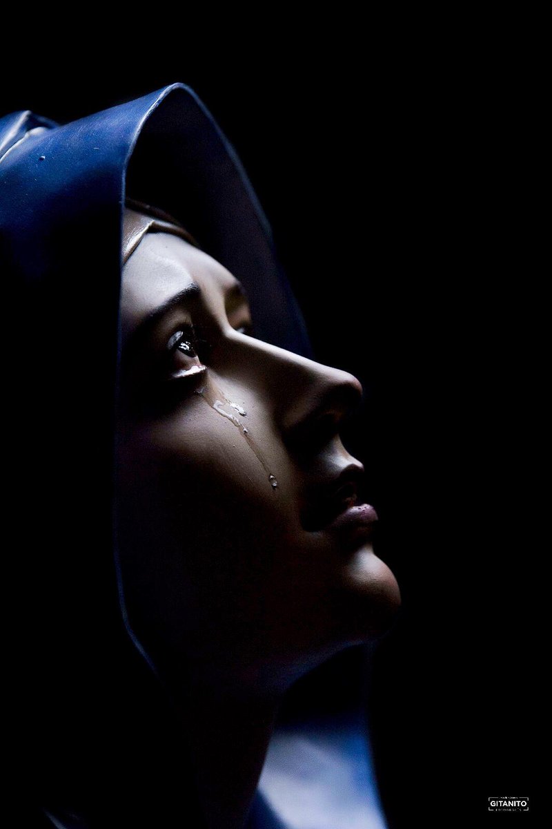elllamadorcsr's tweet photo. Obra "Resignación de una Madre" de López del Espino En ella se prueban nuevas técnicas como el empastado de óleo al estilo de grandes pintores como Van de Weyden dejando gran materia de óleo sobre la superficie. Las lágrimas están policromadas. https://t.co/BIjTiVBQjw