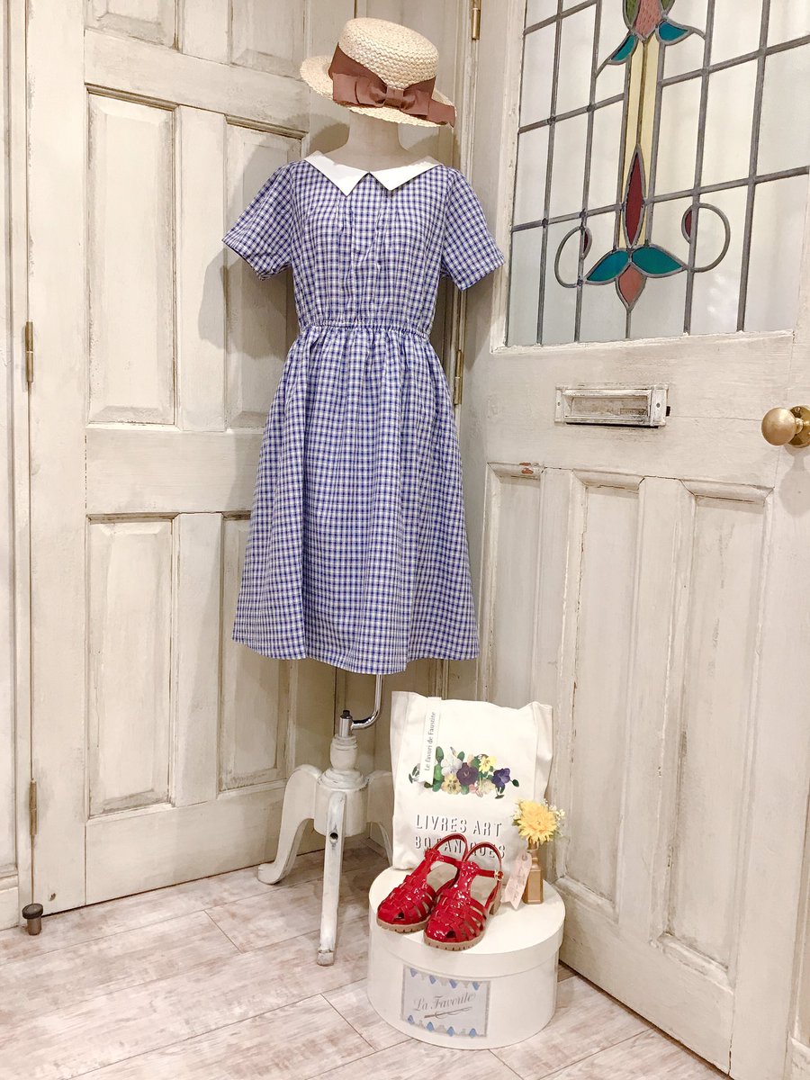 F I N T横浜ジョイナス店 Recommend Style 海外の女の子が着てそうなデザインのワンピース 後ろのリボンがポイント 赤のサンダルが印象的です フィント Fint 横浜 ワンピース チェック