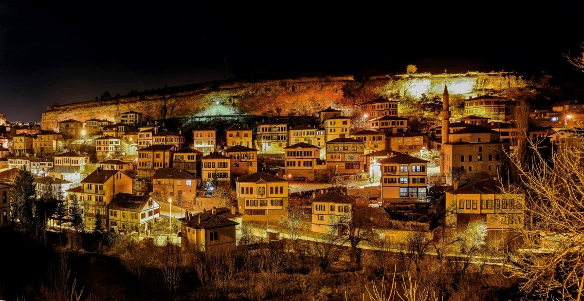 Safranbolu Osmanlı'nın parmak izi

Görsel Mehmet İnce 

#karabük #safranbolu #tarihiçarşı #konak #ev #worldheratigecity #unesco #koruma #tarihikent