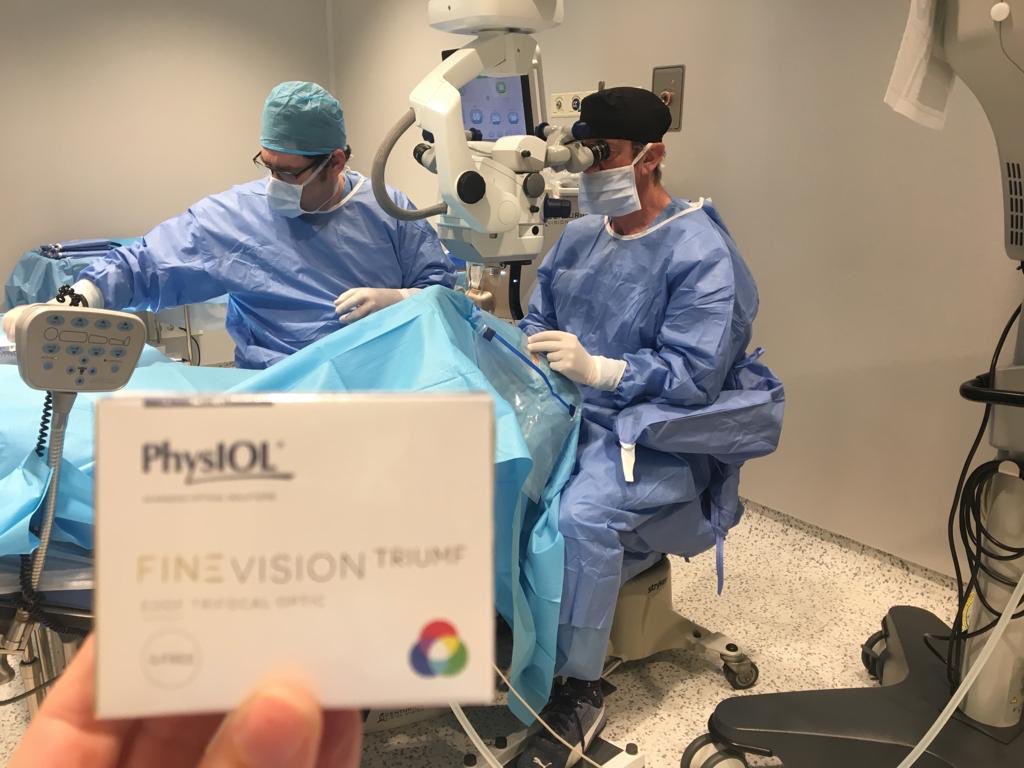 medicalmix's tweet photo. Primeras cirugías con el Dr. @PPoyales y la nueva TRIFOCAL EDOF FineVision Triumf de PhysIOL en nuestro país.
✅ FineVision Triumf, lanzamiento oficial durante @ESCRSofficial en París 2019.
▪️@ioamadrid
▪️Physiol
#MedicalMix #Trifocal #FineVision #Edof #Triumf #PhysIOL https://t.co/kKNsuH8PoR