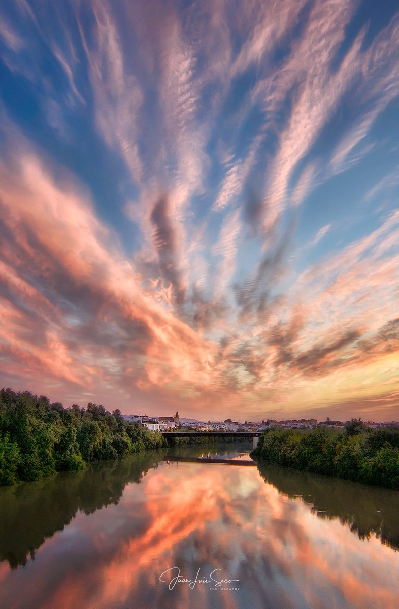 JLuisSeco's tweet photo. Un río con Alma... Río Guadalquivir a su paso por Córdoba.
#FelizMartes
@CordobaESP @MencantaCordoba @VerCordoba @HistoriasDeLuz @TurismoAndaluz @viveandalucia https://t.co/teGXVABGWg