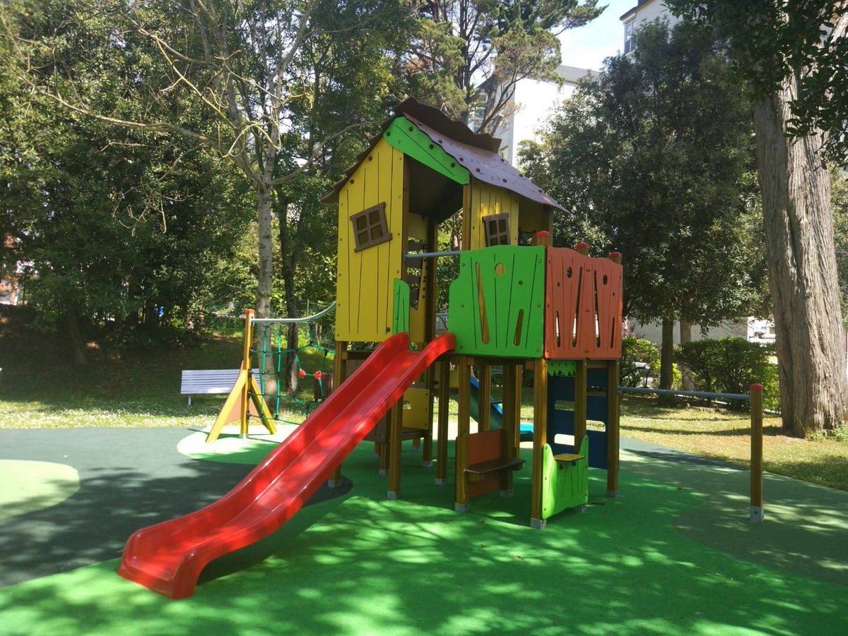 Parks3000com's tweet photo. Qui m'atrapa? #juguem #airelliure #tobogan #parcs #parcinfantil #multijocs #gaudim #gronxador #somnens https://t.co/6UbZsqw0H2