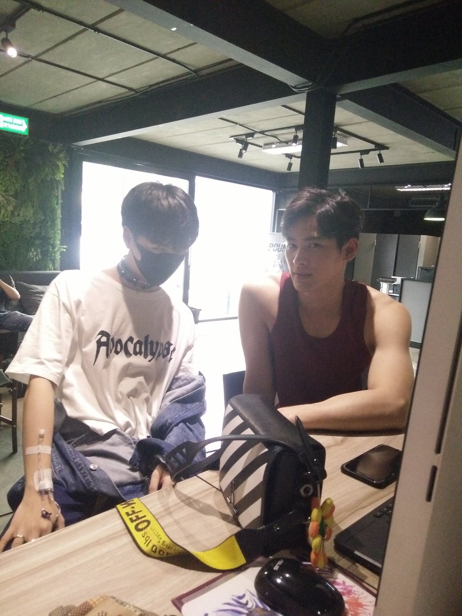 WutMovie's tweet photo. น้องเอิร์ธ แวะมาหาที่กองจร้า
@numberx9th @cooheartt 
#uwmaseries https://t.co/96040GgUHt