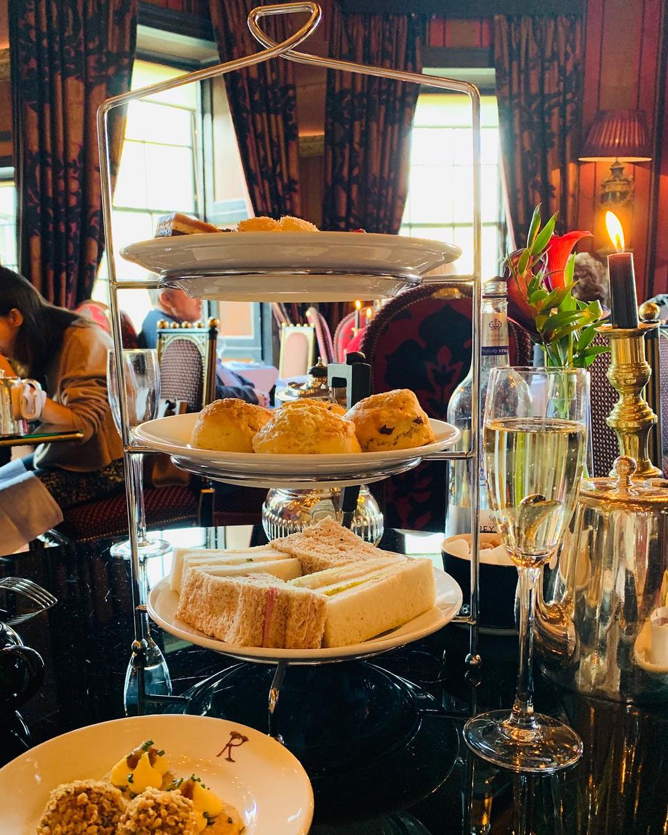 Champagne afternoon tea is one of my favourite things but having it in this magical place is a next level experience 🧁☕️🥂