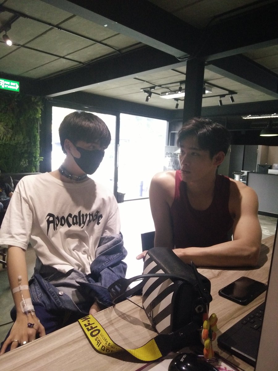 WutMovie's tweet photo. น้องเอิร์ธ แวะมาหาที่กองจร้า
@numberx9th @cooheartt 
#uwmaseries https://t.co/96040GgUHt