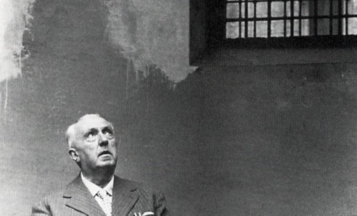 CircoloLettori's tweet photo. "Il mio gran male è stato sempre e sarà sempre uno: quello di desiderare e sognare, invece di volere e fare".

– Carlo Emilio Gadda
14 nov. 1893 – 21 mag. 1973 https://t.co/Wa7NQFCPoK