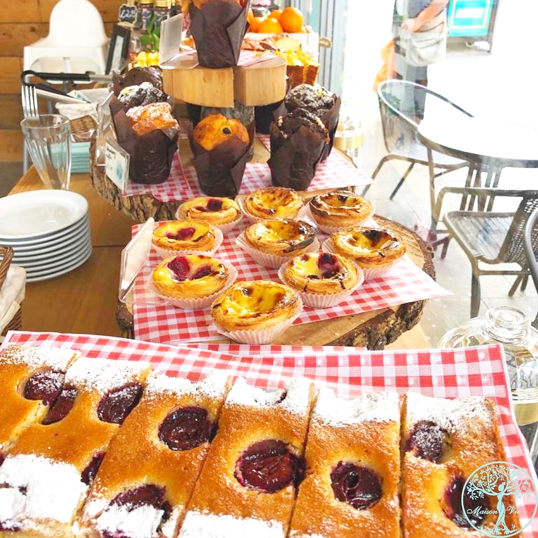 1maison_vie's tweet photo. Morning treats🌞
Plum tart😋
Pastel de nata😍
Cupcakes😄
Freshly baked👌
Come quick before they all go!🏃‍♂️🏃‍♀️
>https://t.co/IERiziOzcp
#plumtart #pasteldenata #cupcake #freshcake #freshpastry #londoncake #londonpastry #Maisonvie #london #kilburn #nw6 #londonbreakfast #delicious https://t.co/Otvy7uOL61