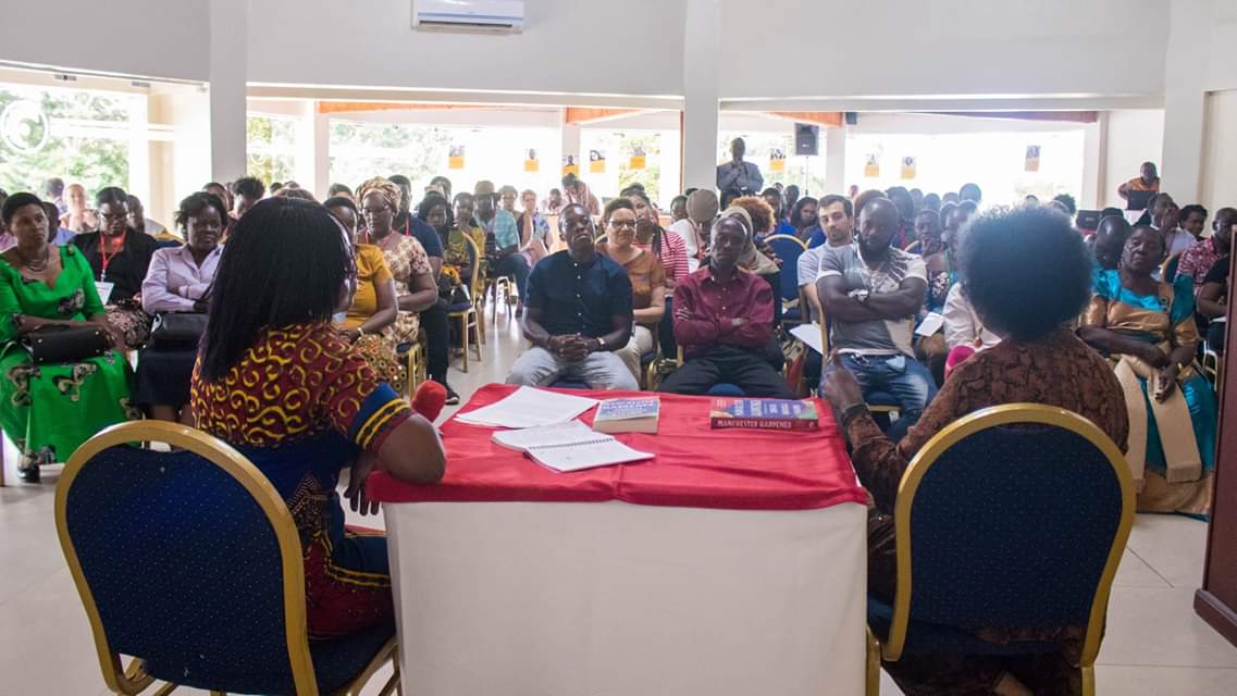 TrustAwt's tweet photo. 2/4
Jennifer Nansubuga Makumbi in conversation with @dbaing01 on the topic, "I didn't know I was African." followed with a Q&A
#UIWC19 https://t.co/ZAGlYar9N3