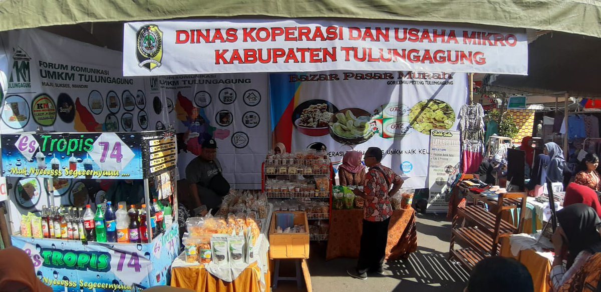 OmWalikota's tweet photo. Jangan lupa kunjungi bazar ramadhan di GOR Lembu Peteng
#TAevent https://t.co/0UkS4yHfFI